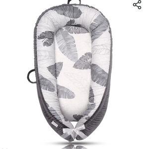 Baby Lounger NWOT-Grey Feathers